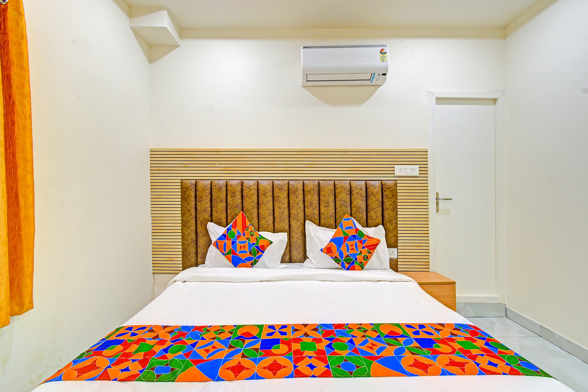 FabHotel Lexus Grand- Nr. GSM Mall, Miyapur - Tap to explore photos