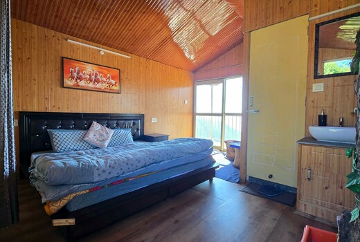 TREE HOUSE BY THE CITY ESCAPE