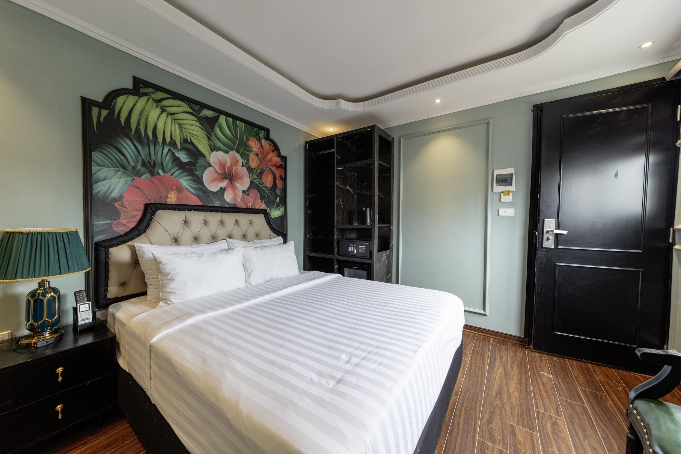 Madelise Amica Hotel & Travel - Tap to explore photos