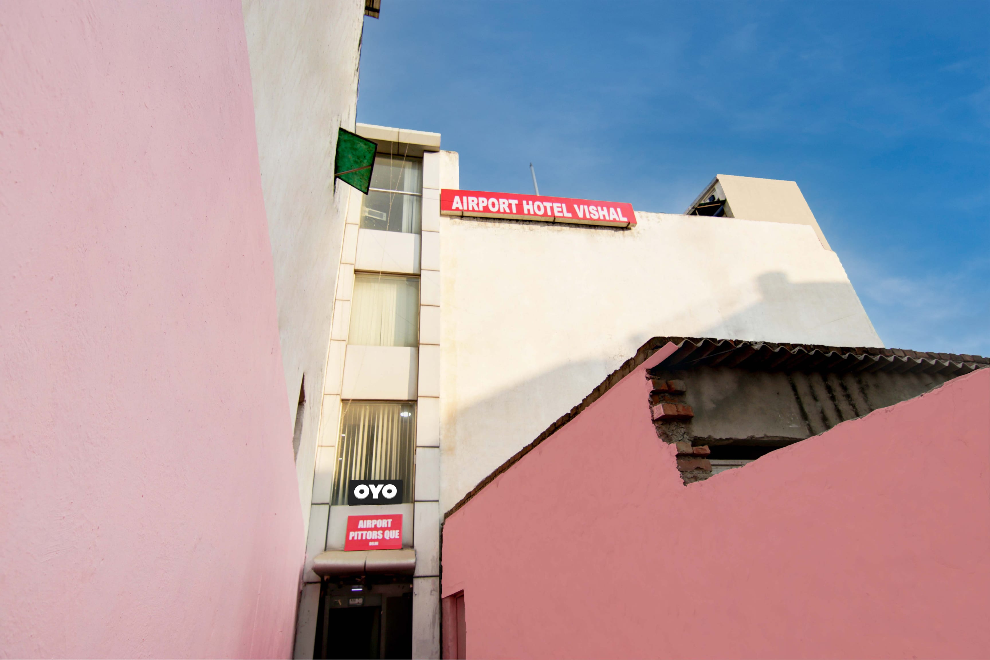 Hotel O AIRPORT PITTORS QUE DELHI - Tap to explore photos