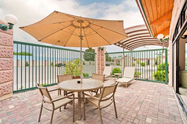 Best Western Plus Swiss Chalet Hotel & Suites - Tap to explore photos