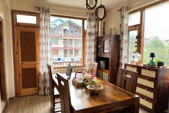 2 Bedroom Stay with Mountain Views, Manali