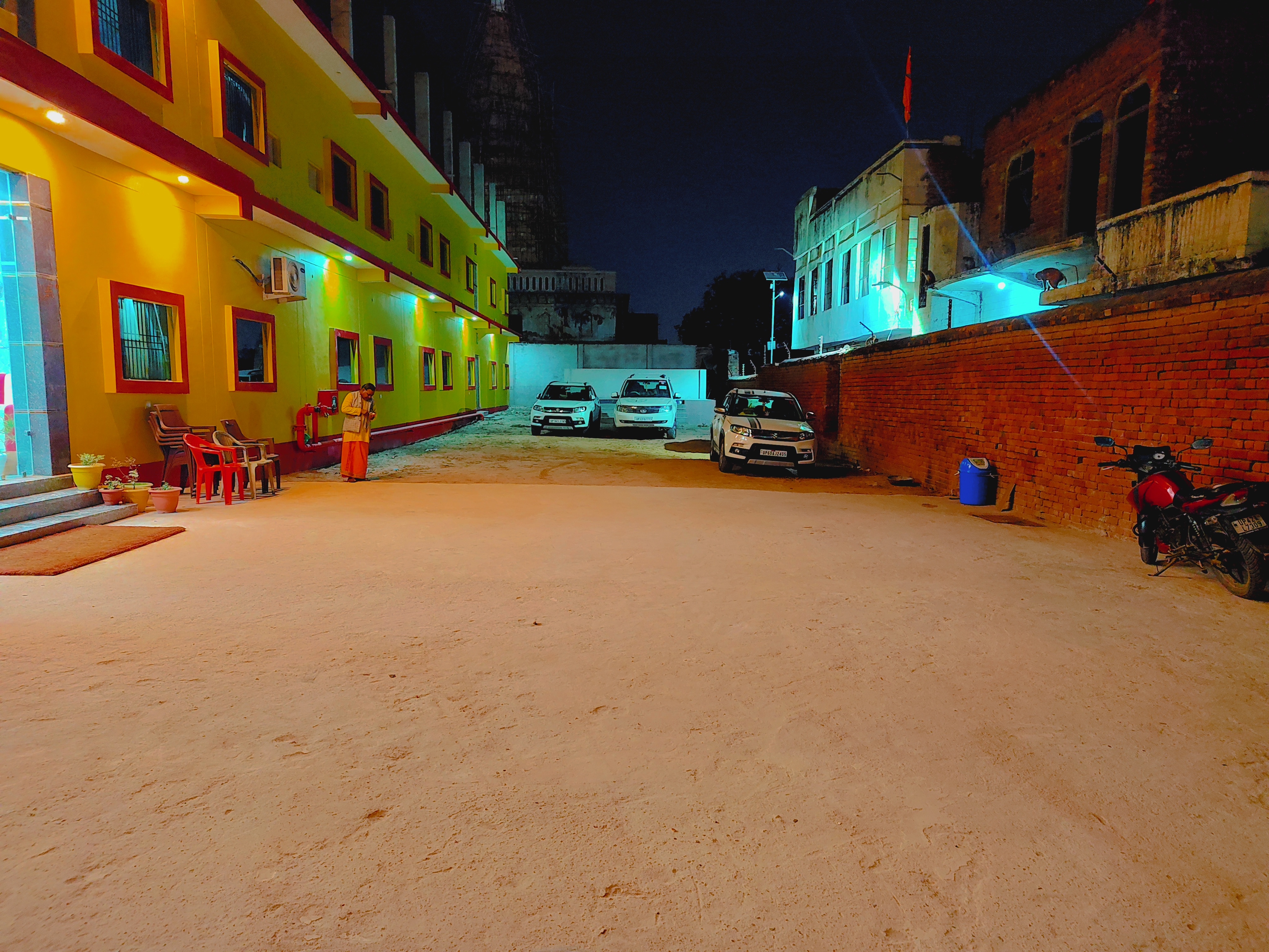 Hotel Shree Venktesh Nilayam 300 m from Ram Janam Bhumi - Tap to explore photos