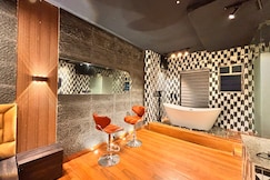 Opulent Suite With Freestanding Bathtub Xanadu715, Kolkata