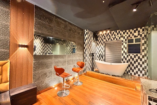 Opulent Suite With Freestanding Bathtub Xanadu715