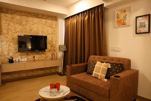 Airport Ave stay 5min to Airpt