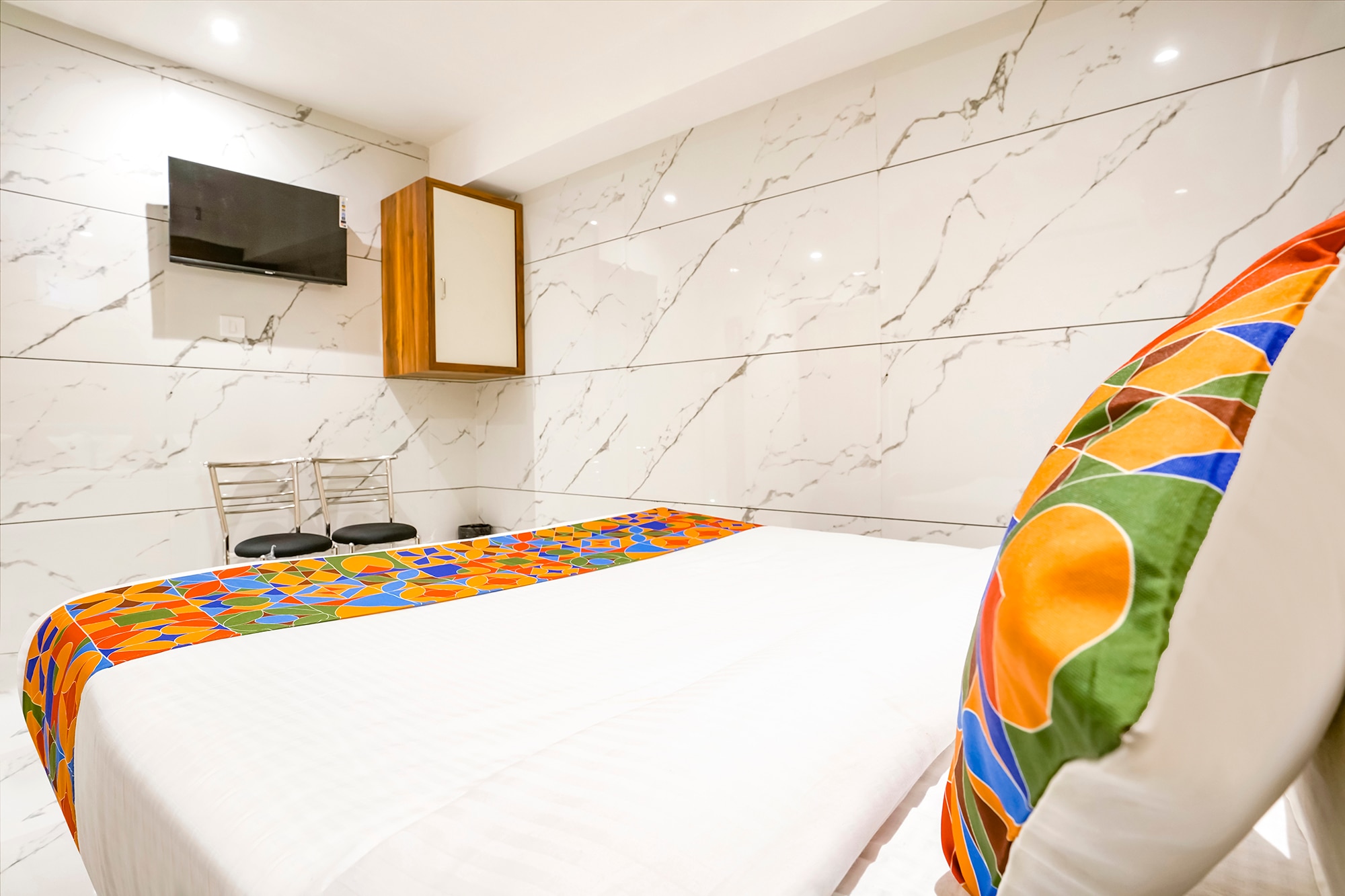 FabHotel Shubham Inn - Nr. Jain Mandir, Bhandup West - Tap to explore photos
