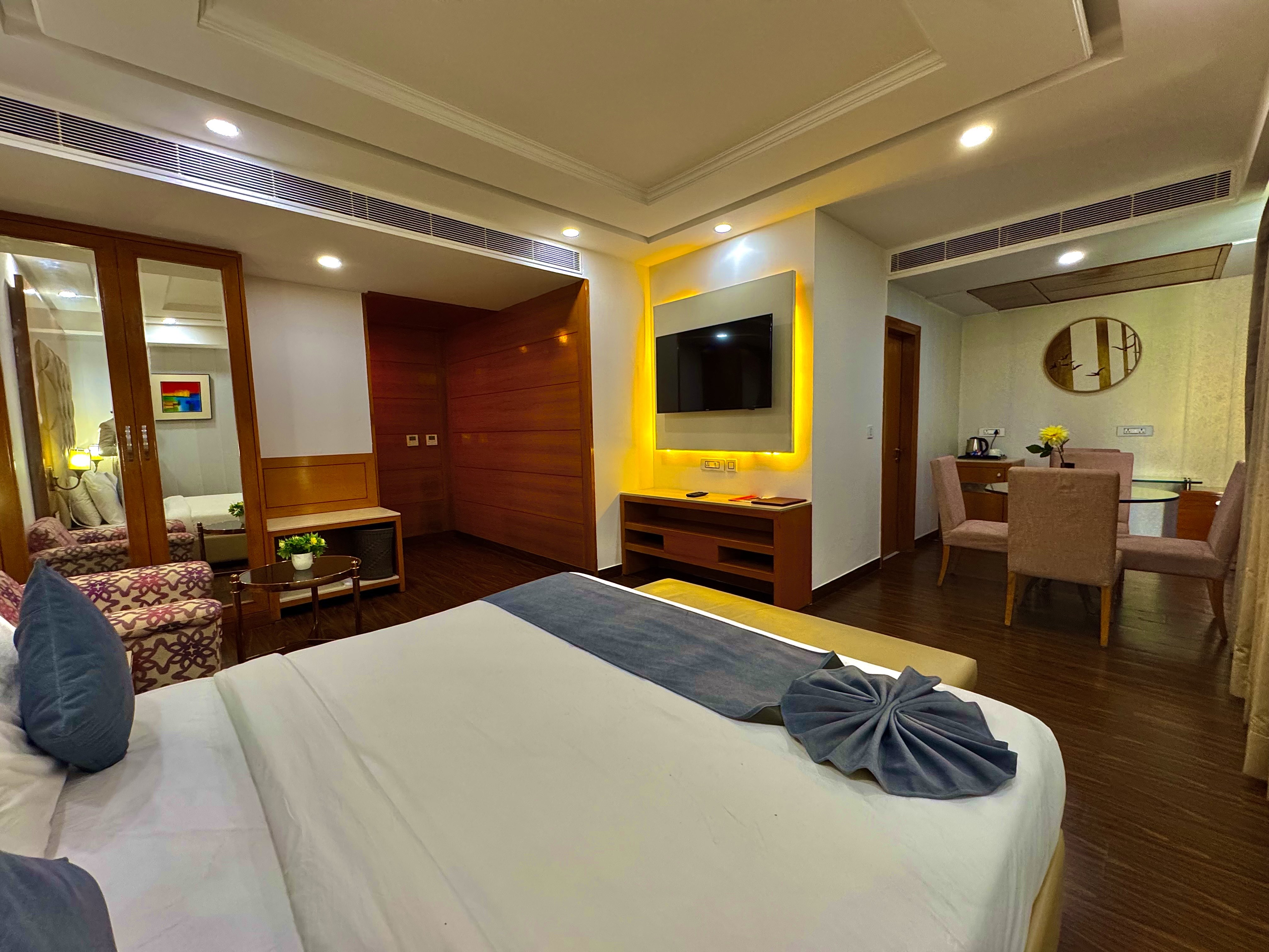 Comfort Hotel GMS Grand - Tap to explore photos
