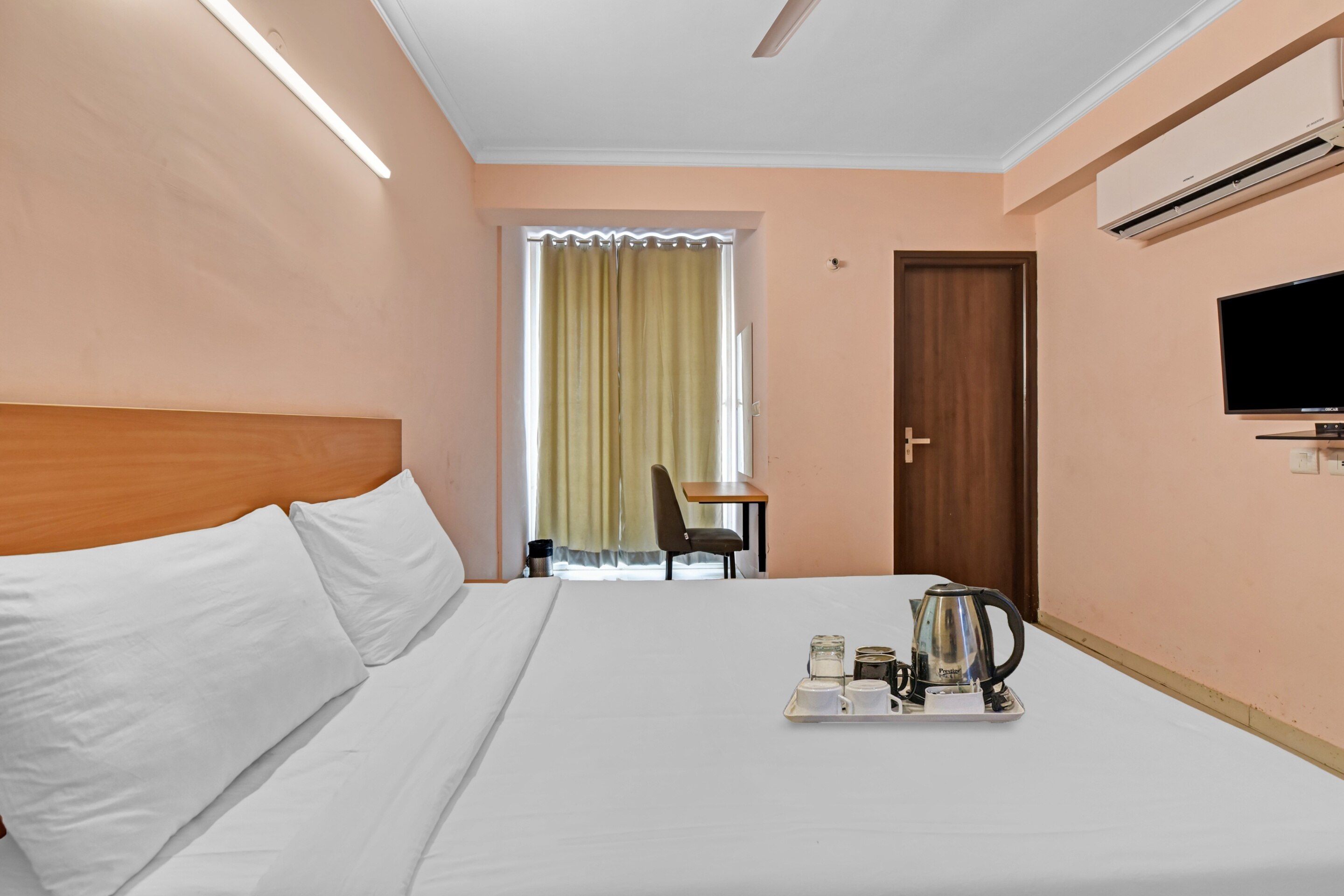 Hotel O townhouse - Tap to explore photos