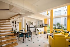 Designer 2BHK duplex Apt w/ Rooftop & Pool by Savera Stays, Goa