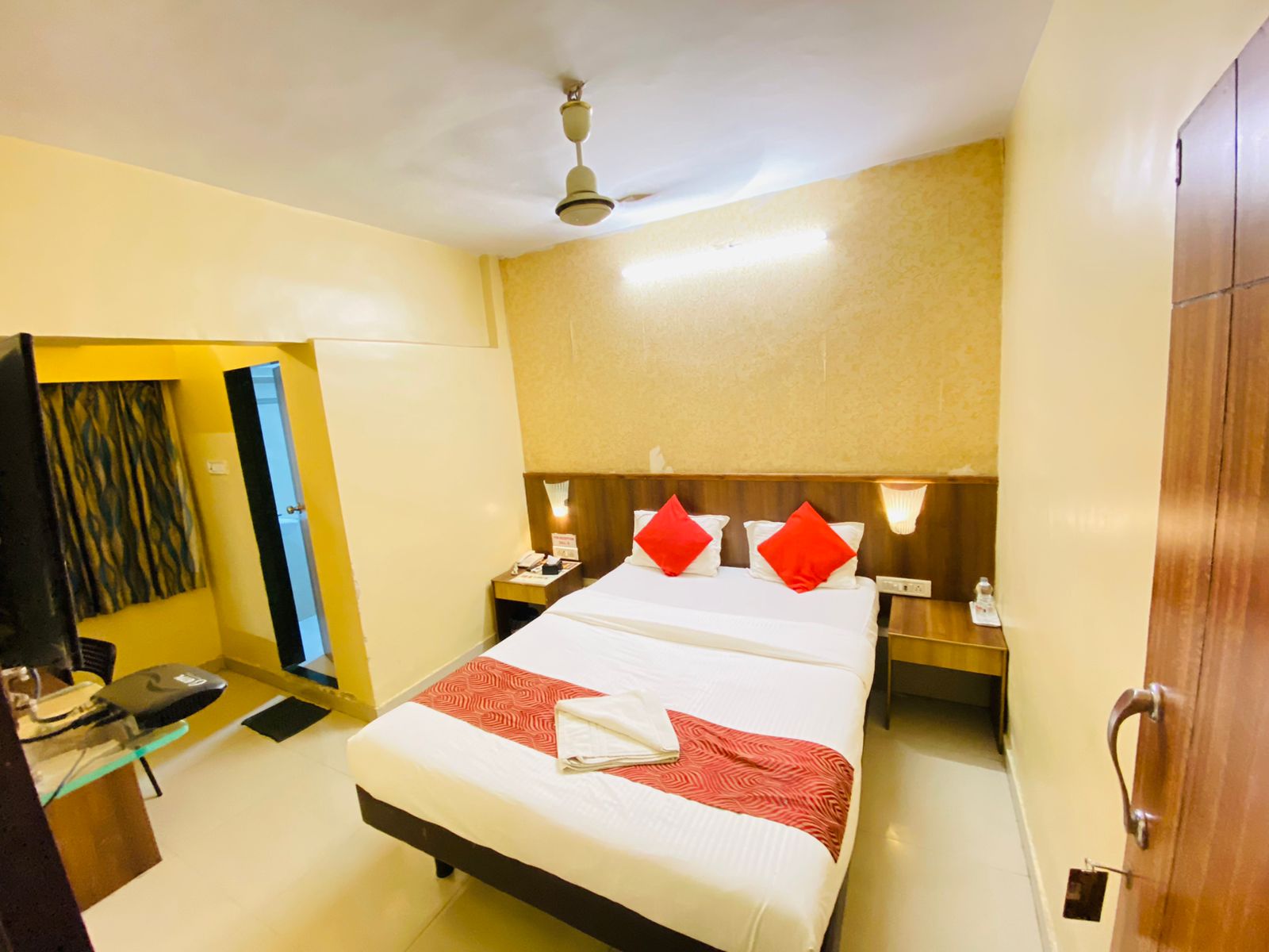HOTEL VASHI INN - Tap to explore photos