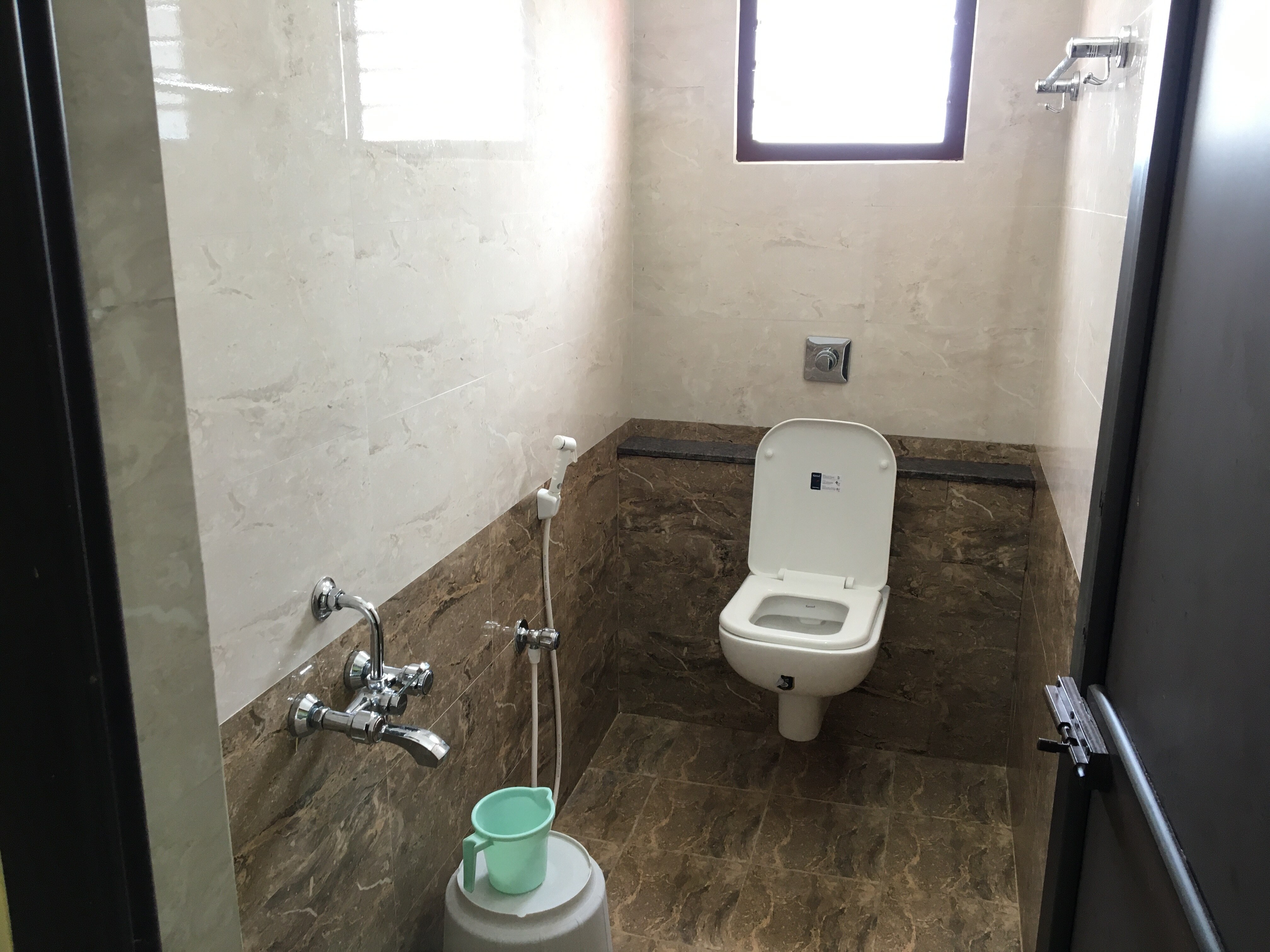 VHR Guest House - Tap to explore photos