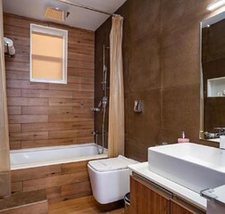 AC Deluxe Room With Balcony & Bathtub