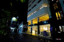 Nirulas Hotel (3 Min Walking Distance From metro Station), Noida