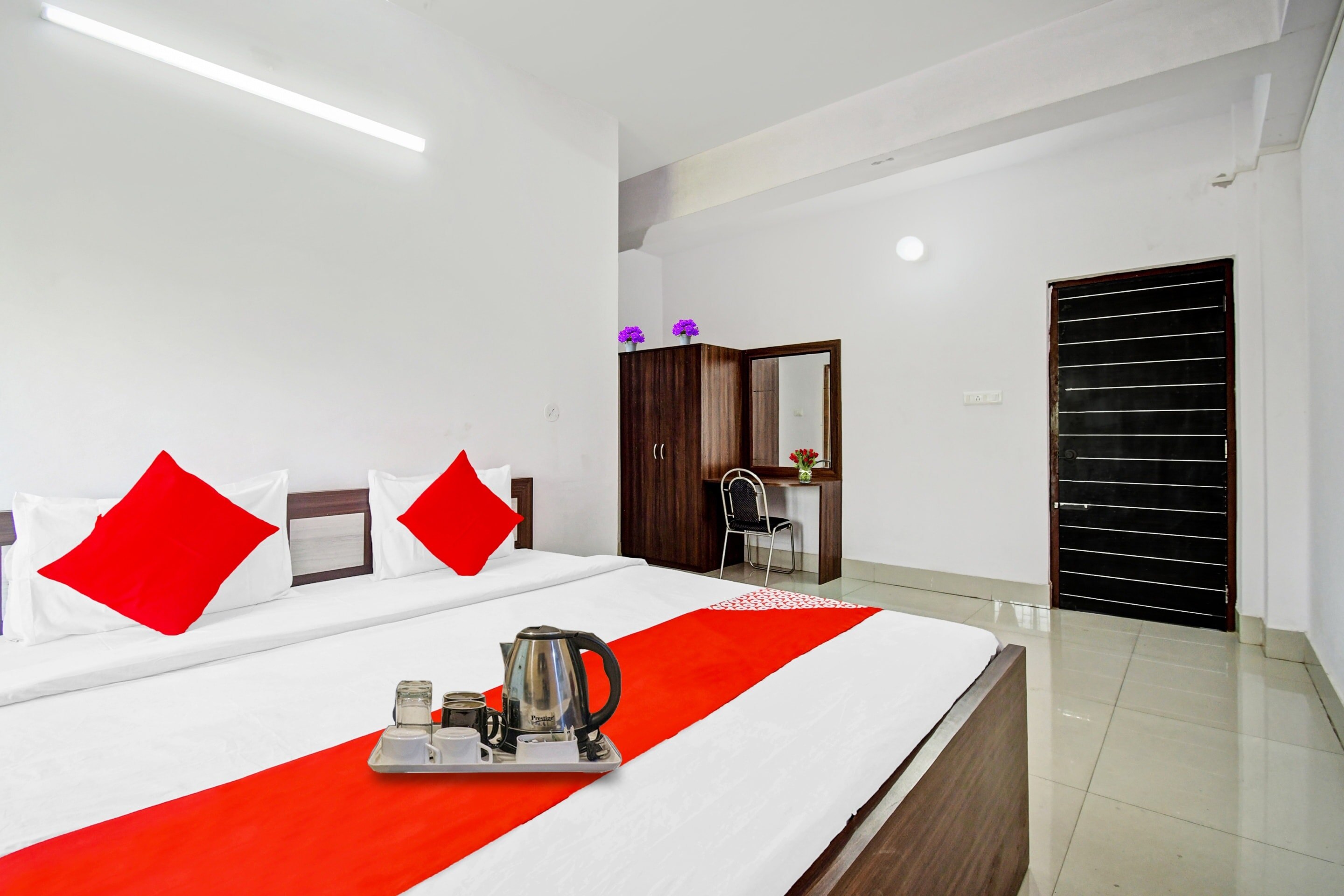 Hotel O Rajarhat Inn & Banquet Hall - Tap to explore photos
