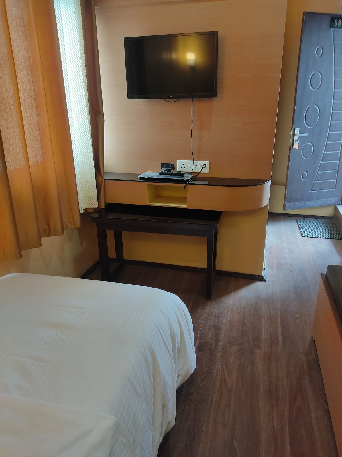 Simcha Guest House - Tap to explore photos