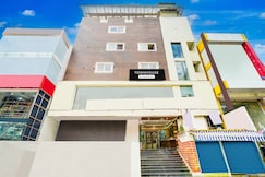 Super Townhouse MG Road Near Commercial Street, Bangalore