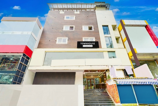 Super Townhouse MG Road Near Commercial Street