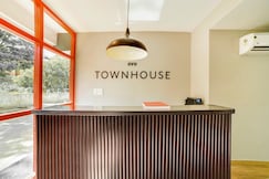 Townhouse Sarvar Hospitality Near Ascendas Park Square Mall, Bangalore