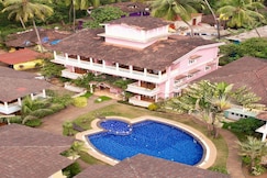 Stylish 2bhk w/ pool, Kitchen | 8 mins from beach by Savera Stays, Goa