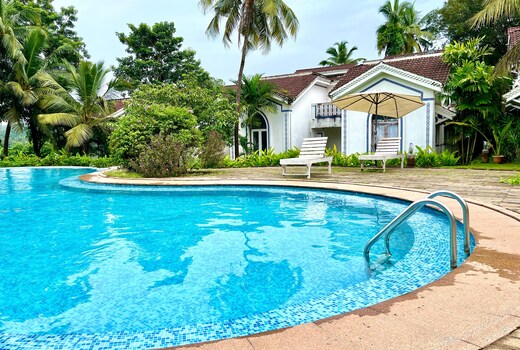 Luxury Pool Side Studio With Private Balcony