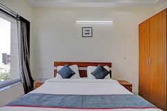 Townhouse Merriment Near ISKCON Temple Noida, Noida