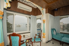 Jheel Hotel & Restaurent, Udaipur