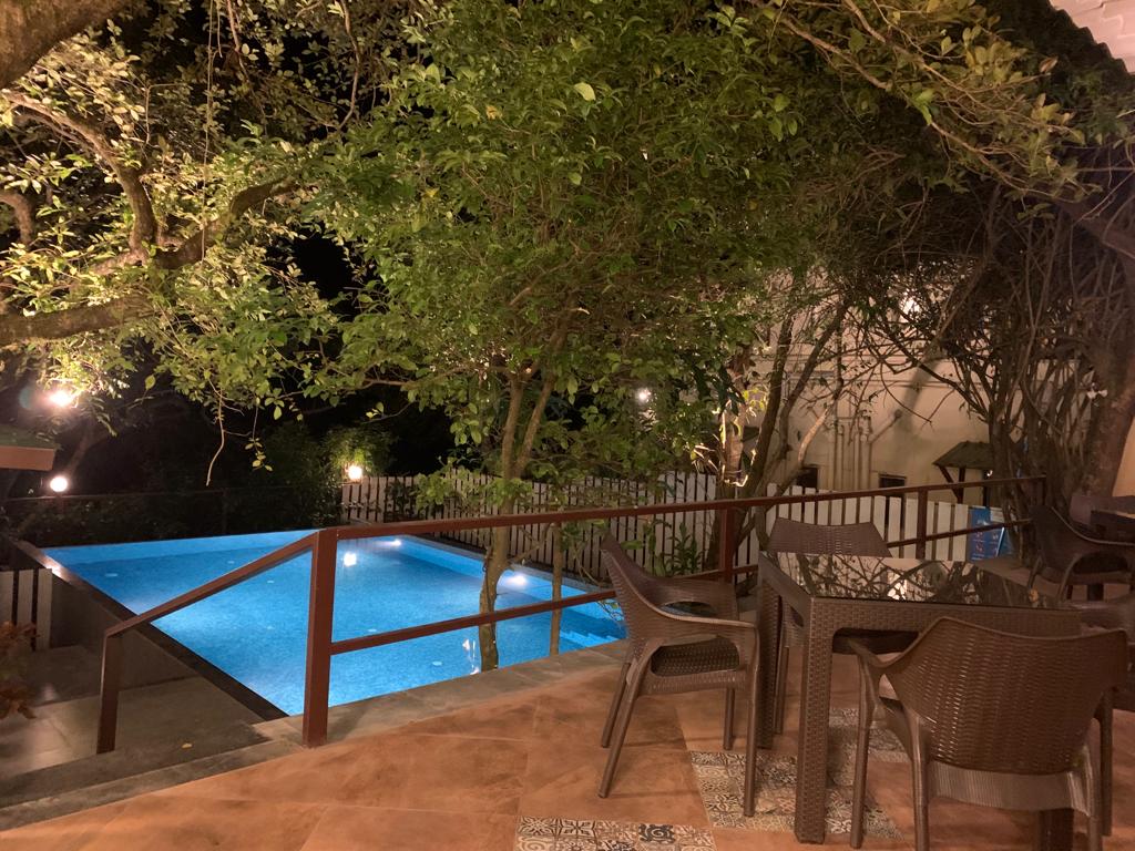 Honey Wood Holiday Homes | Rooms & Pool 4