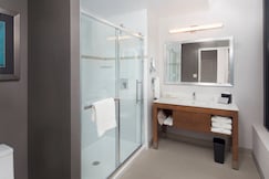 Holiday Inn & Suites MONTREAL CENTRE-VILLE OUEST, Champlain