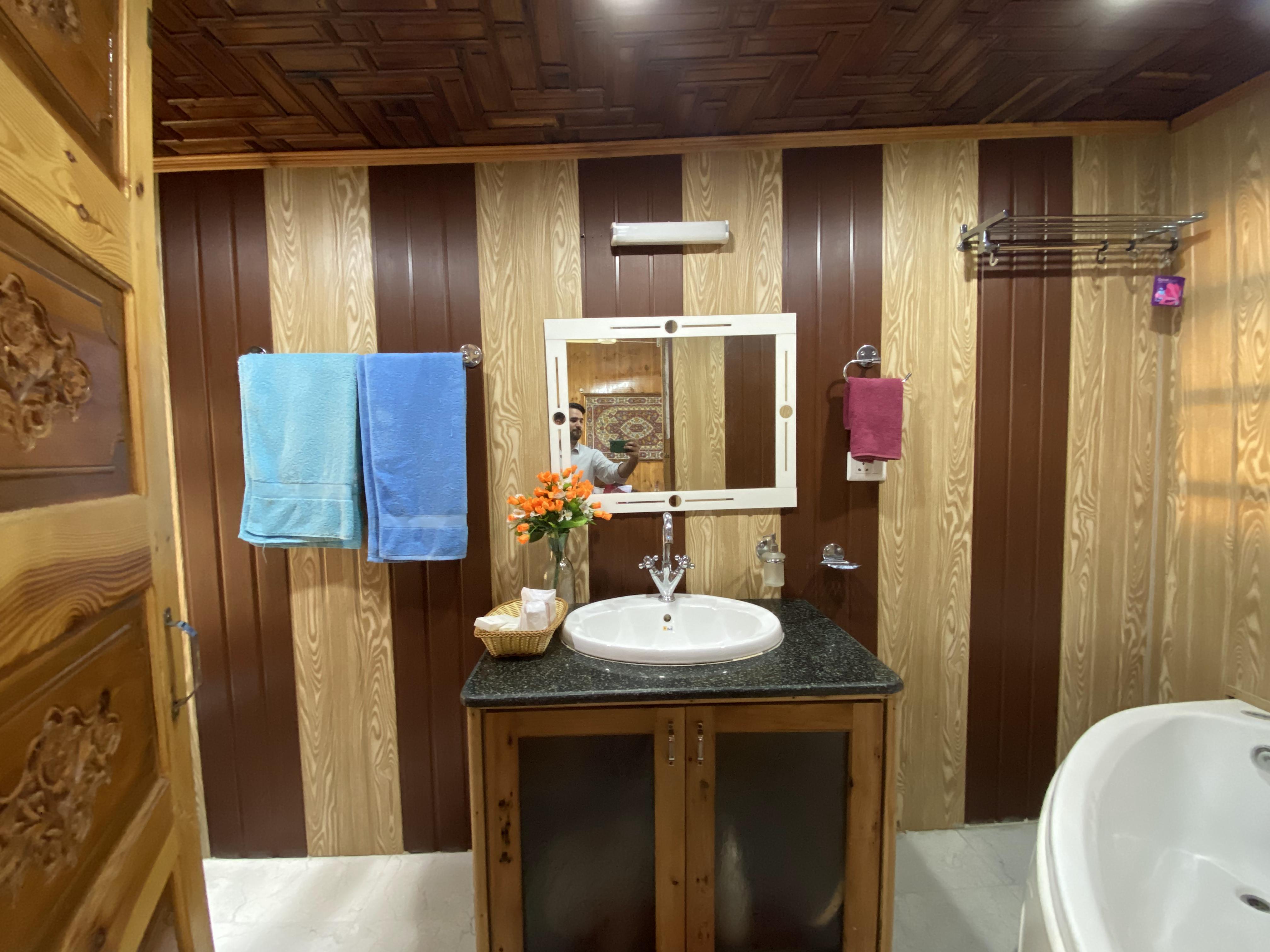Houseboat New Ara Bella - Tap to explore photos