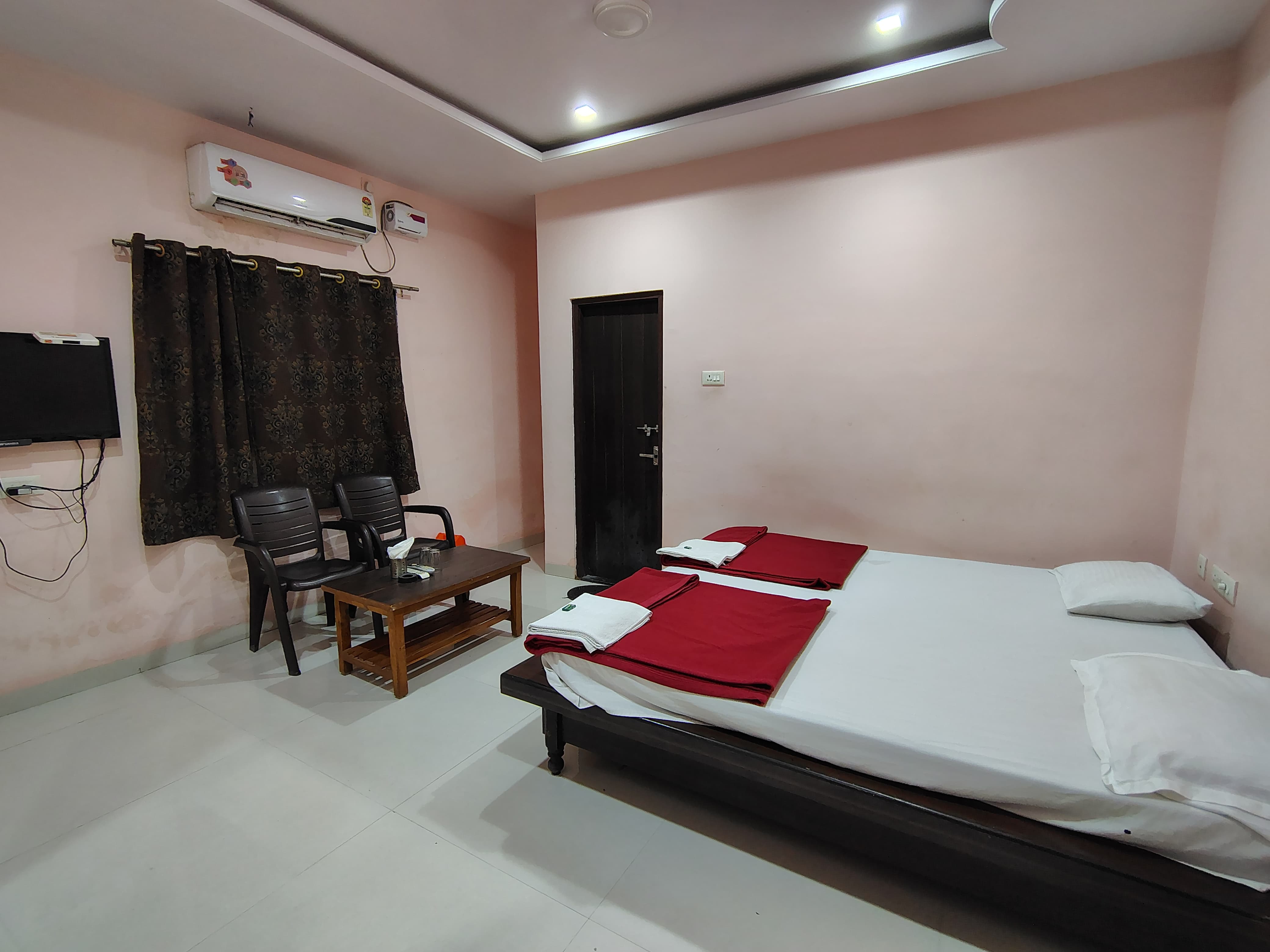 Jai Palace Hotel(Near Wardha Railway Station) 5
