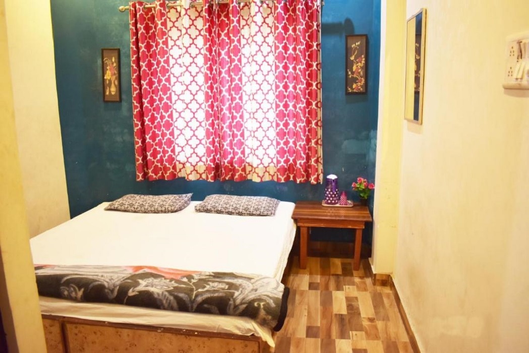 Relax Paying Guest House Hostel - Tap to explore photos