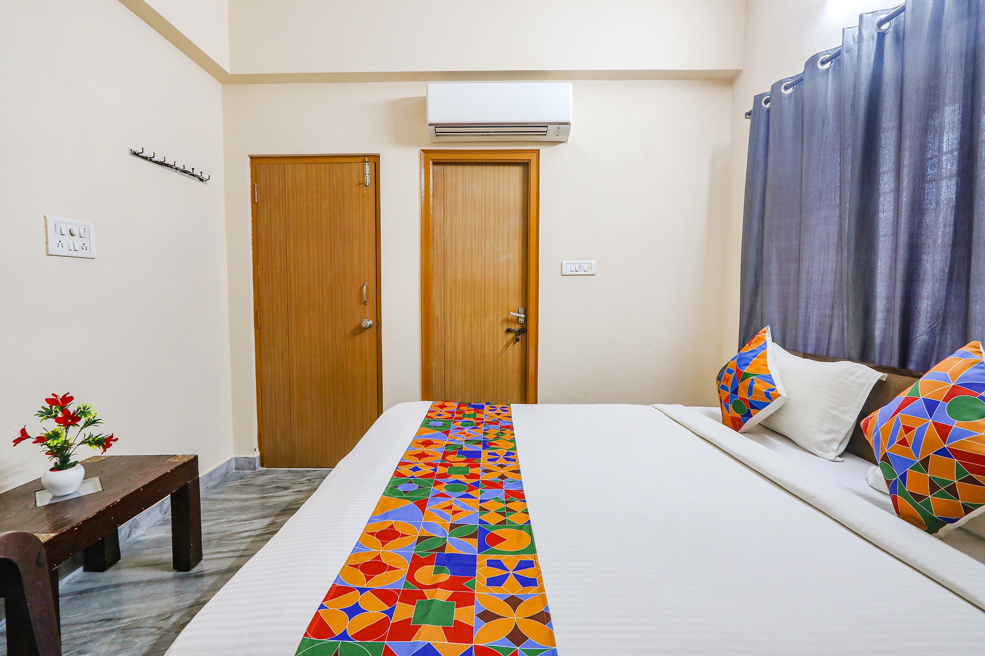 FabHotel Prestige Castle - Nr KIMS Hospital, Kondapur - Tap to explore photos