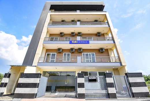 FabHotel Alpha Stayz