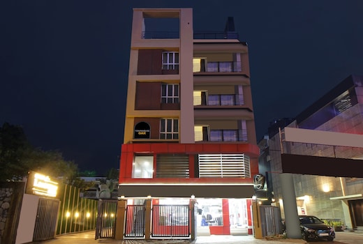 Super Townhouse Oak Hotel Lake View Royal Near Science City
