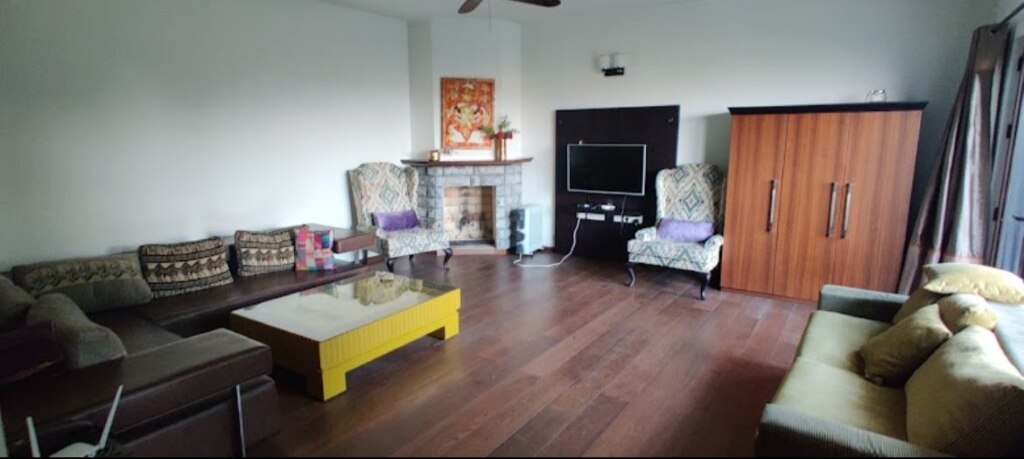 Woodside Villa 20 - Tap to explore photos