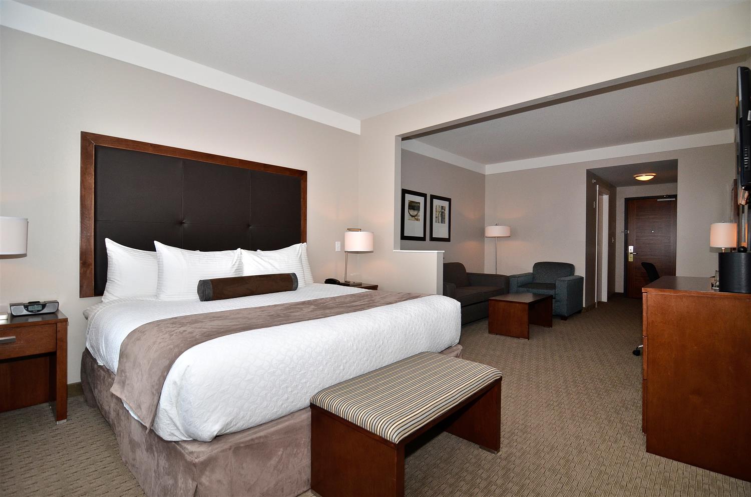 Best Western Plus Revelstoke - Tap to explore photos