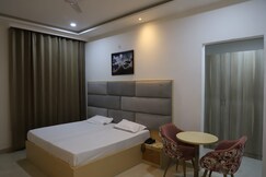 Radha Madhav Hotel and Banquet, Palwal