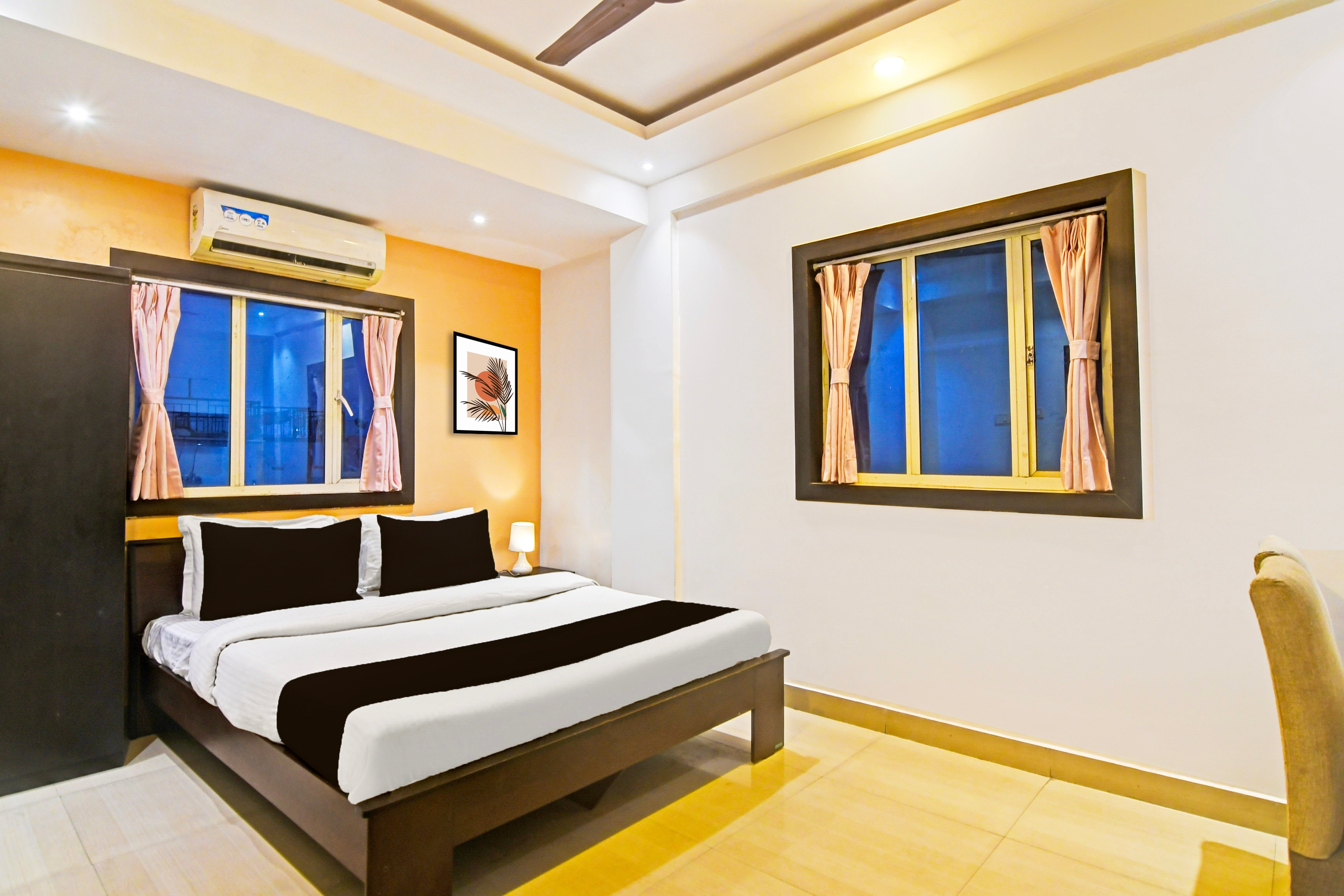 Super Hotel O Baguiati - Tap to explore photos