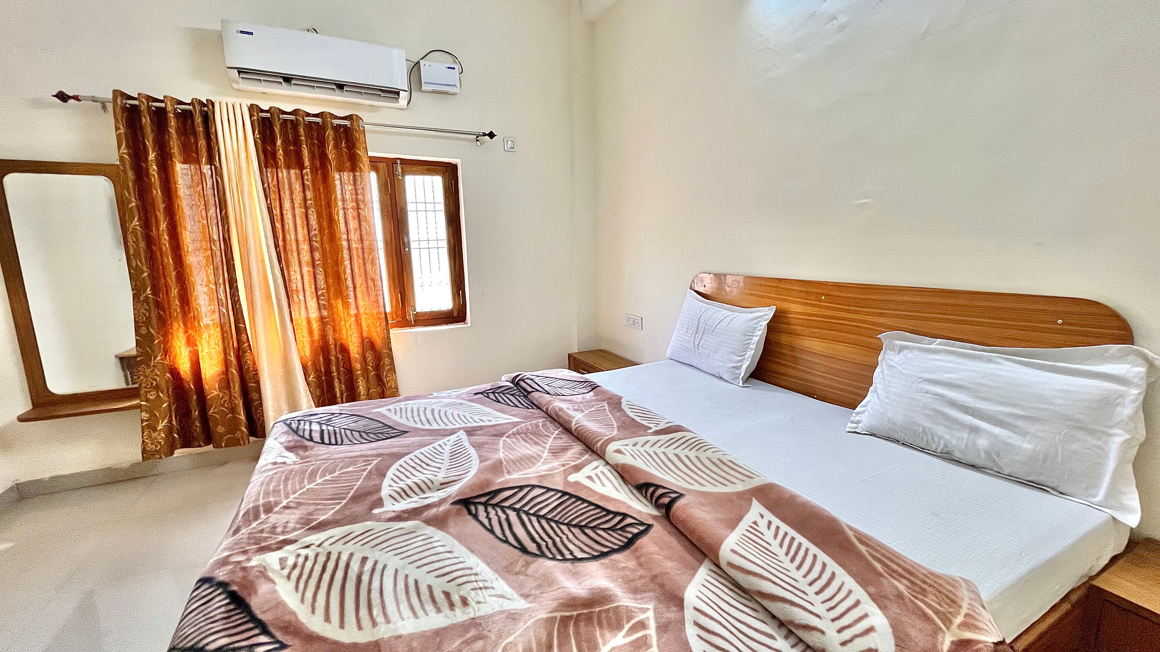 Hotel Aditya palace orchha - Tap to explore photos
