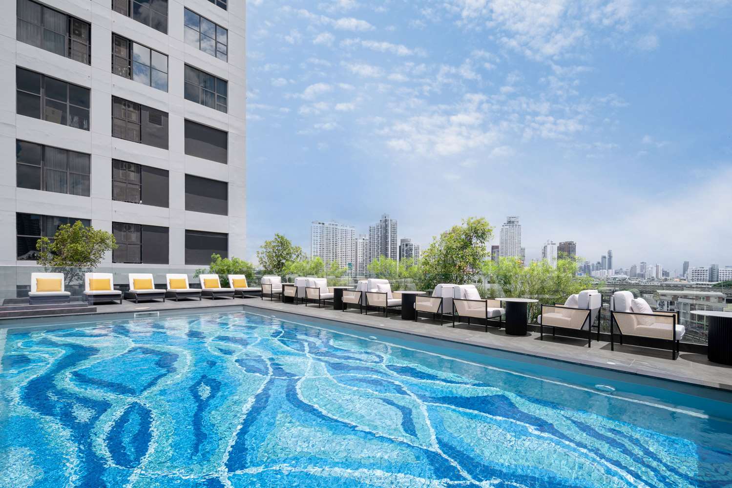 Ramada Plaza by Wyndham Bangkok Sukhumvit 48 - Tap to explore photos