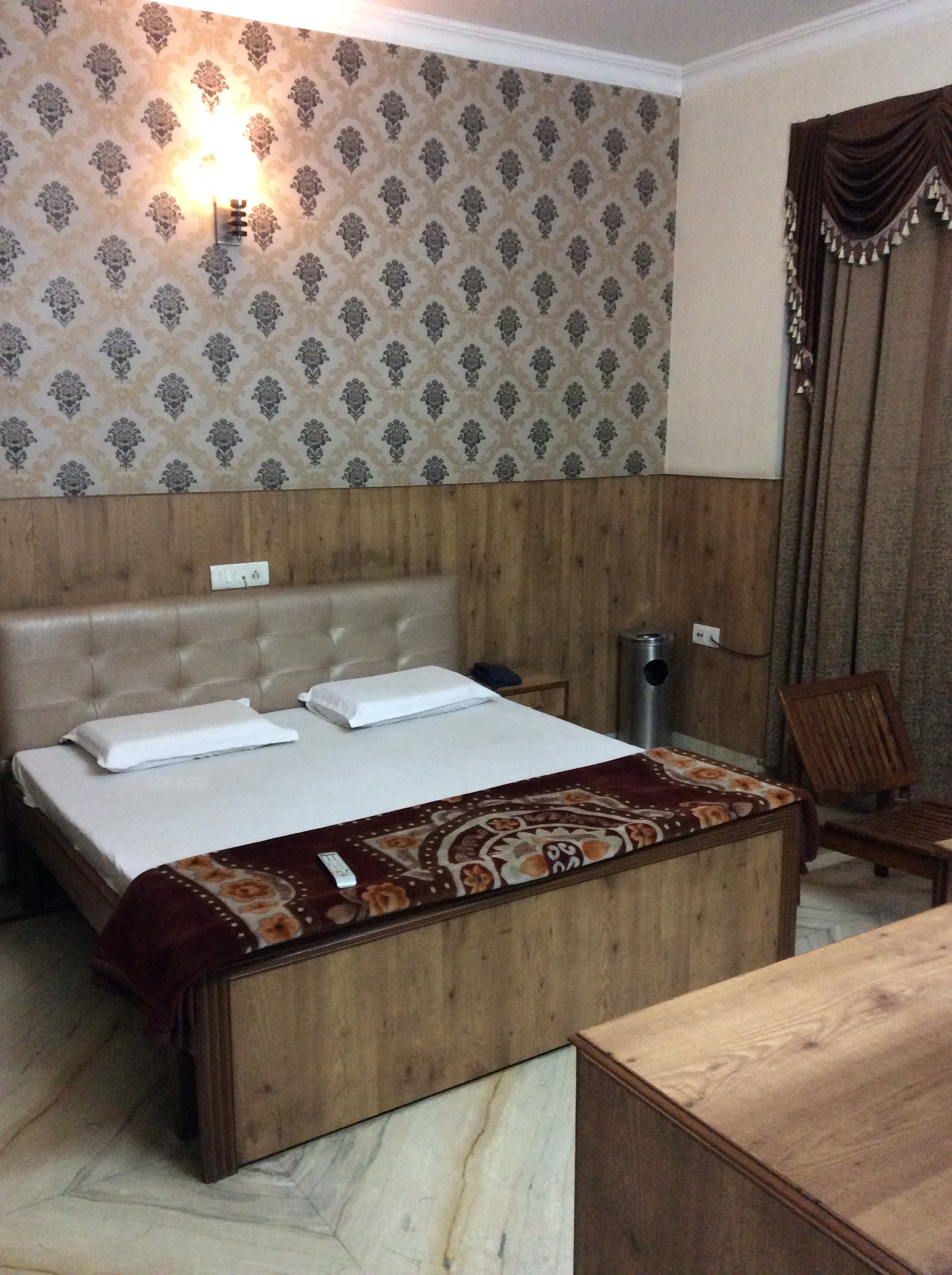 HOTEL HILROZ - Tap to explore photos
