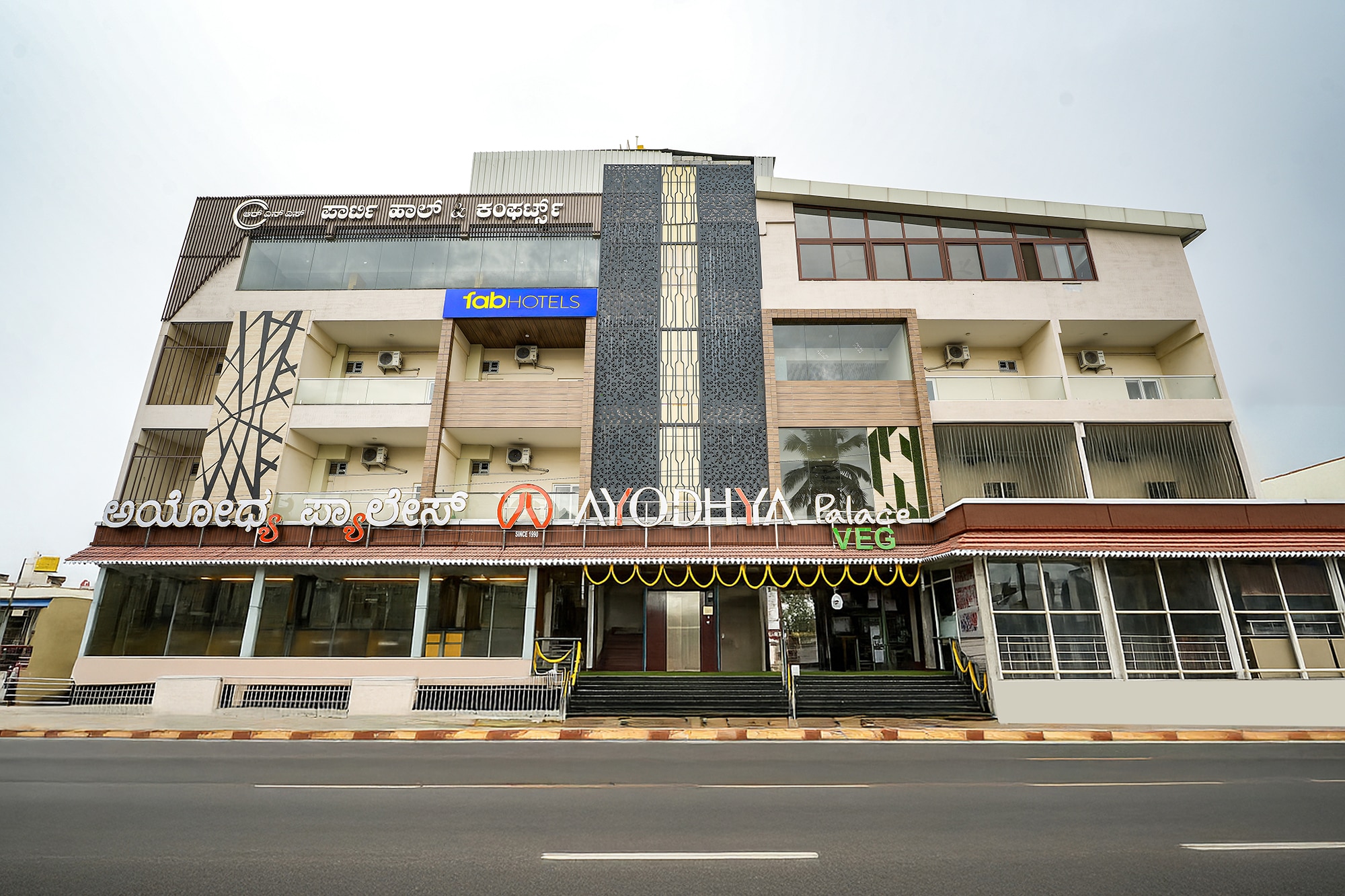 FabHotel Ayodhya Palace - Tap to explore photos
