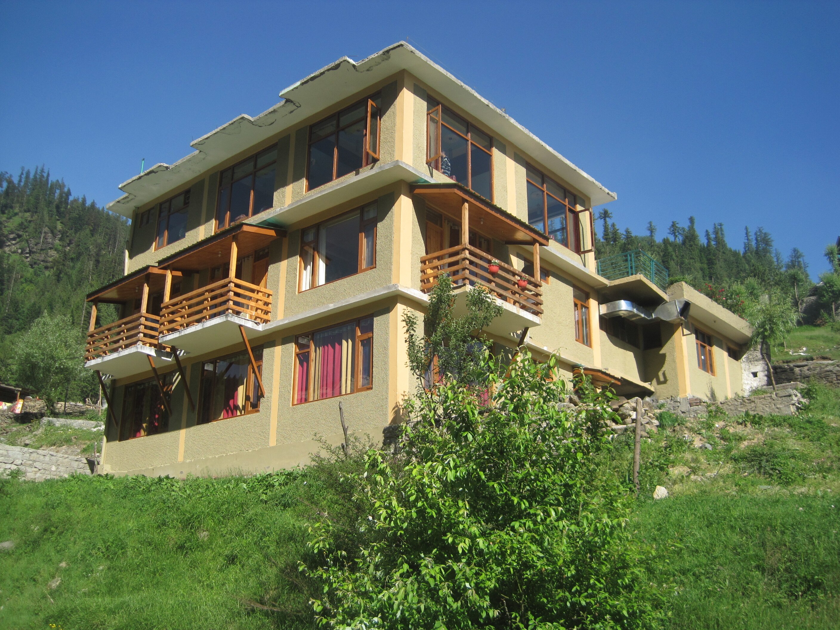 The Apple Tree Manali Inr 550 Off 2 2 0 0 Hotel Price