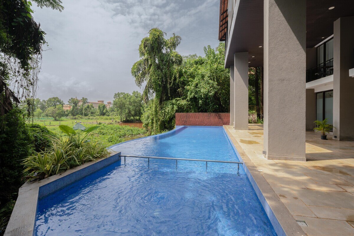 Coastal 1BHK Apartment with Pool near Candolim Beach | Hireavilla - Tap to explore photos