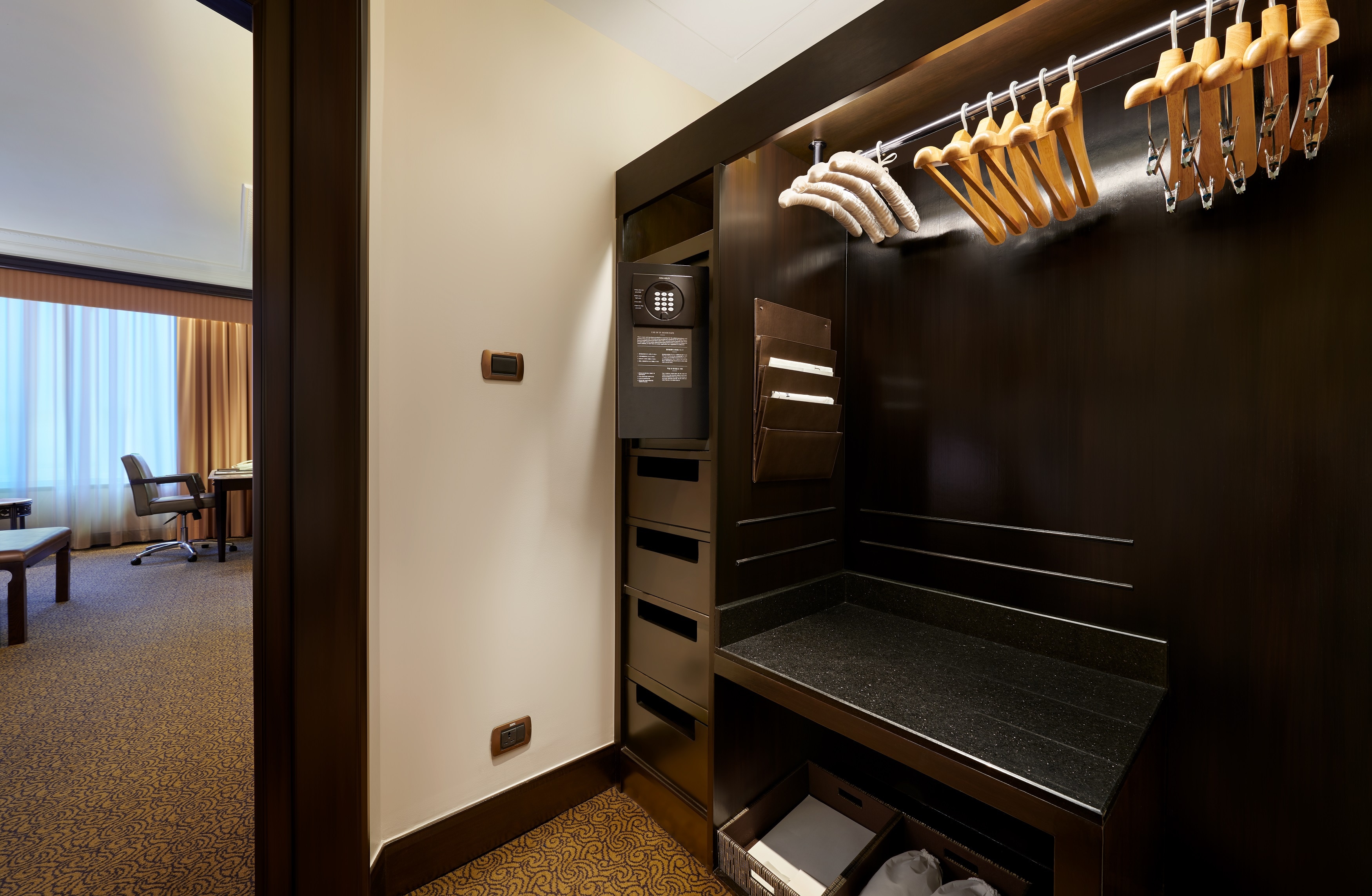 Sheraton Grande Sukhumvit, Luxury Collection Hotel, Bangkok - Tap to explore photos