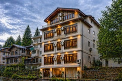 Hotel De Apple (5mins Drive to Dal Lake), Srinagar