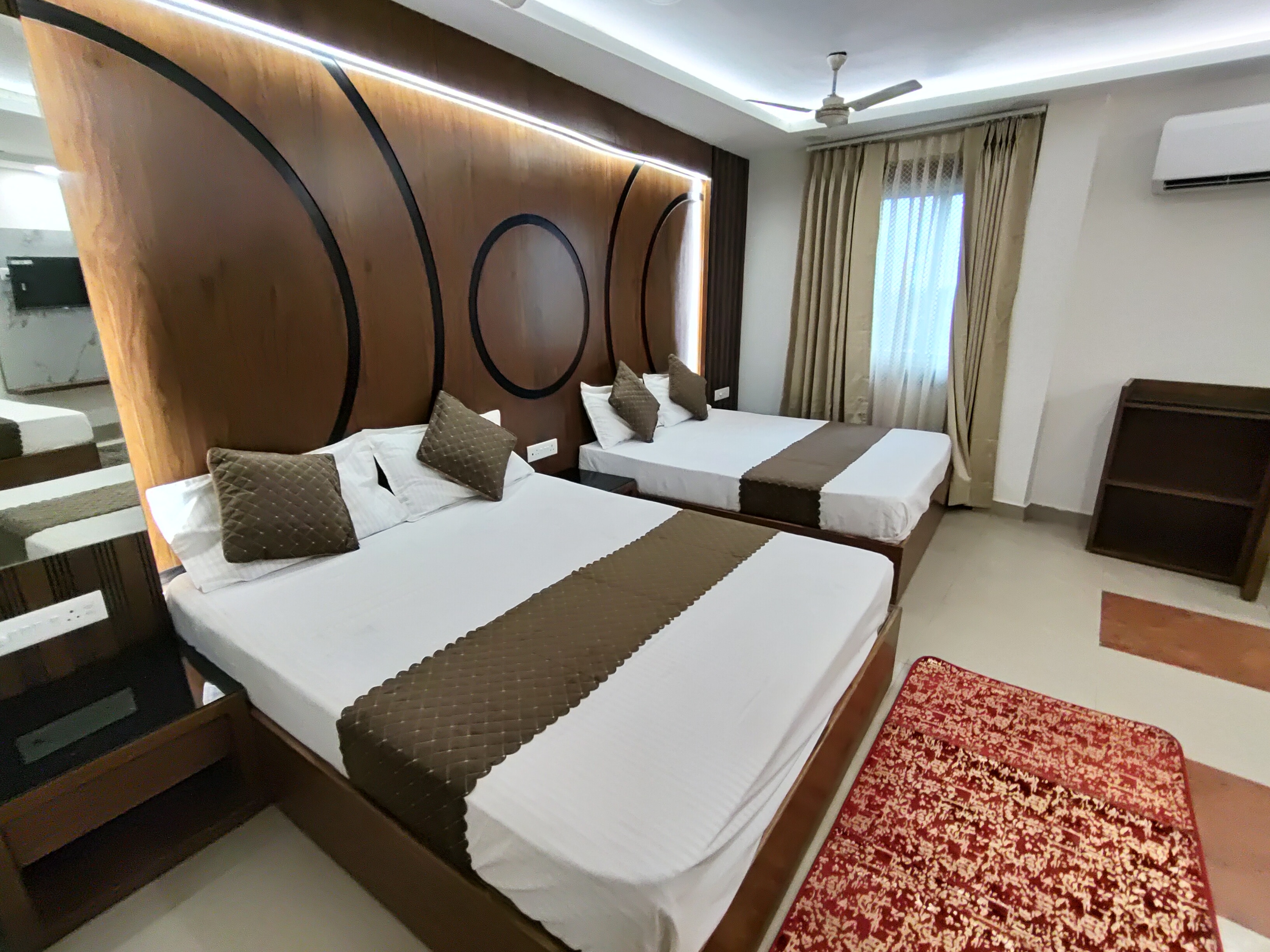 Hotel Muskan - Tap to explore photos