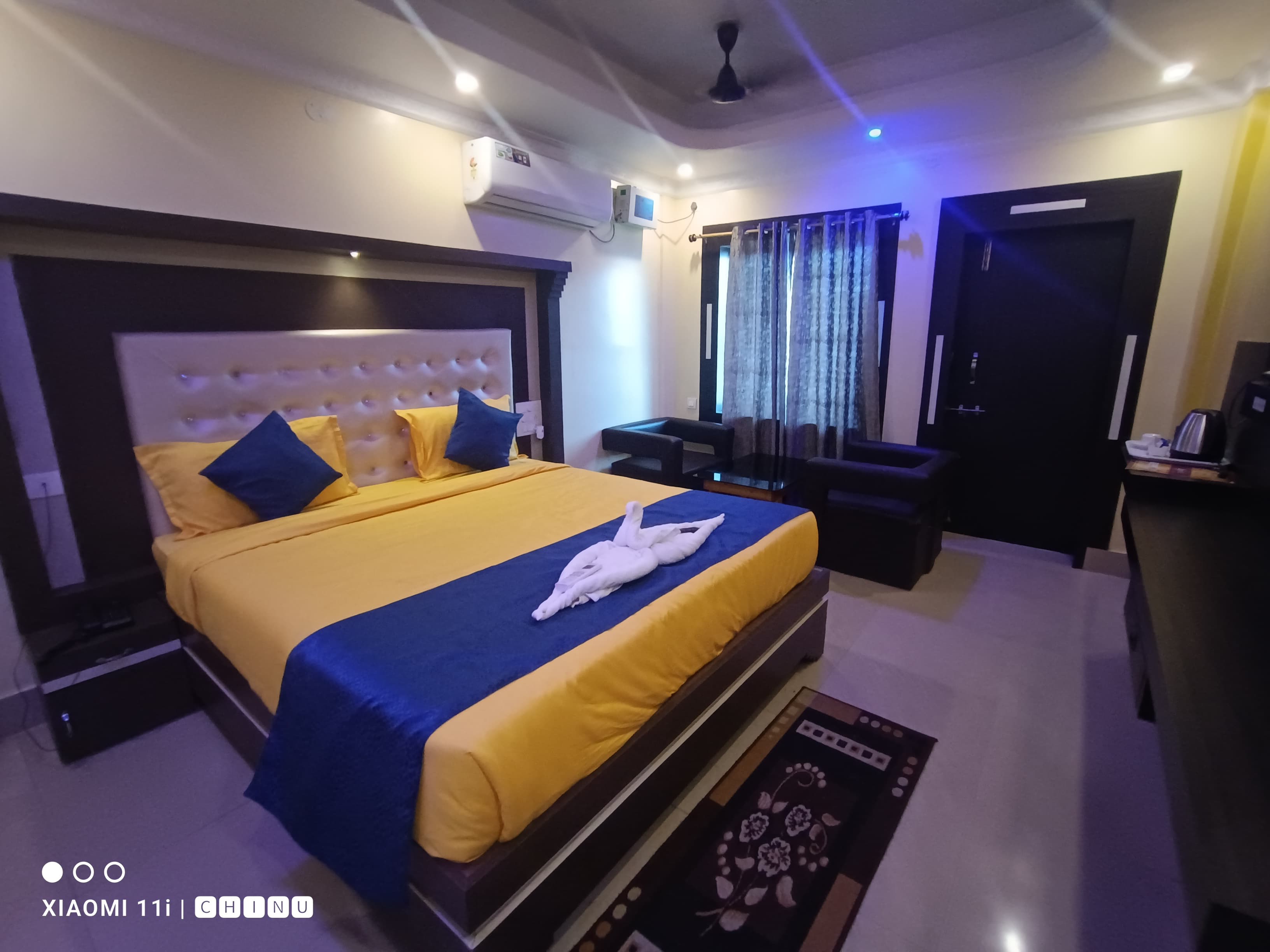 BOLLYWOOD 2.0 HOTEL - 50 METER TO BEACH - Tap to explore photos