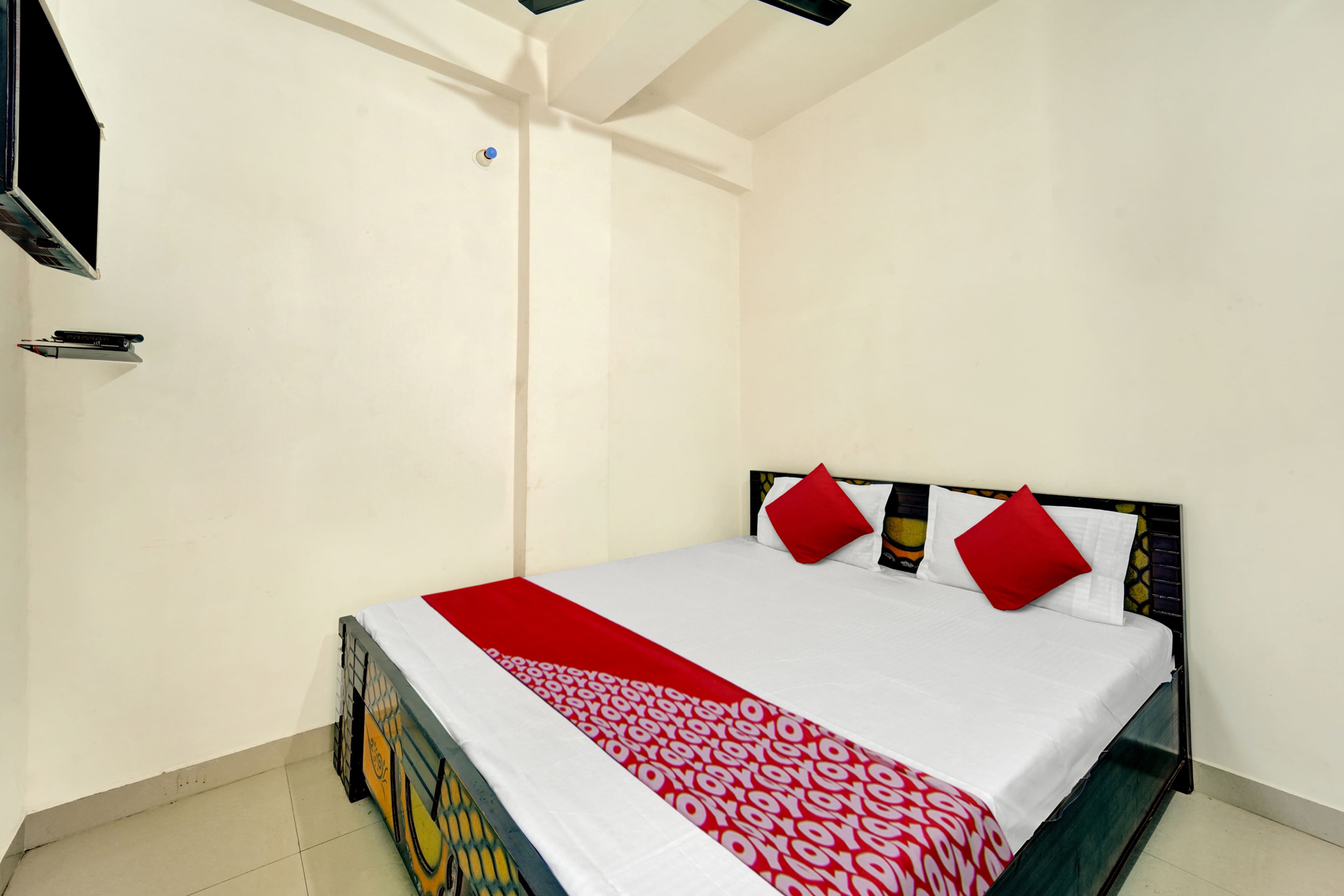 Hotel O Residence Inn Guest House - Tap to explore photos